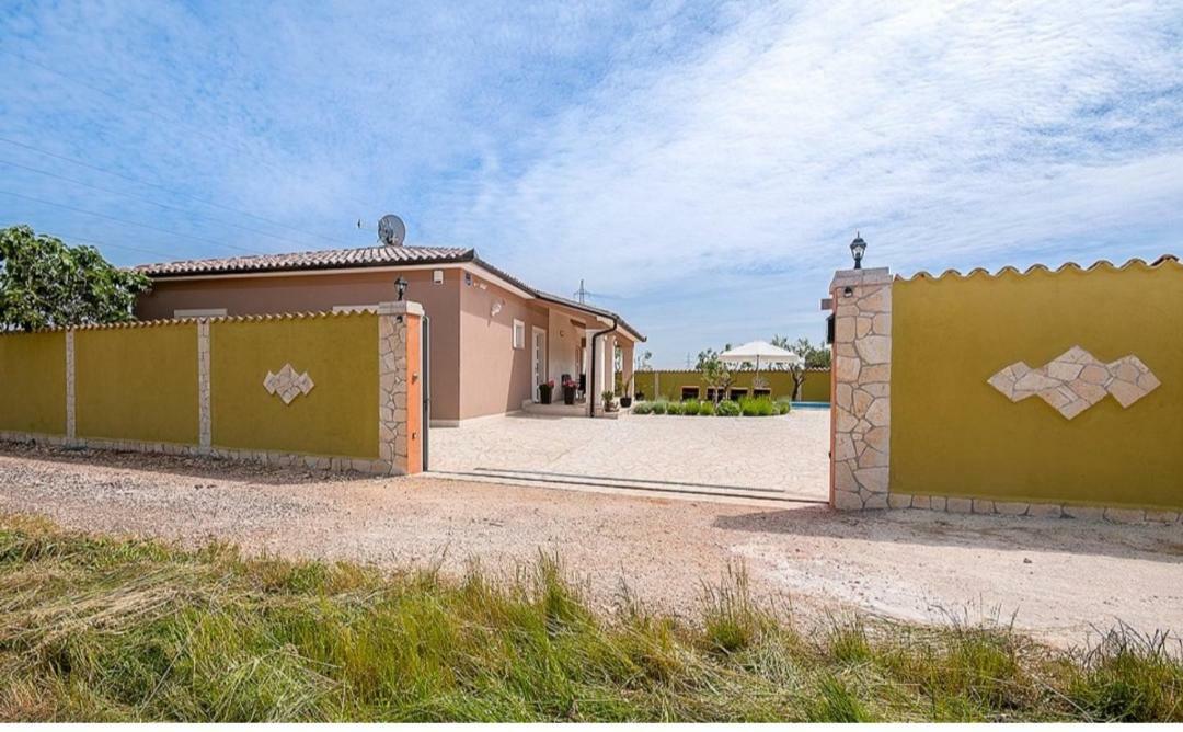 Villa Zafirah Pula Buitenkant foto