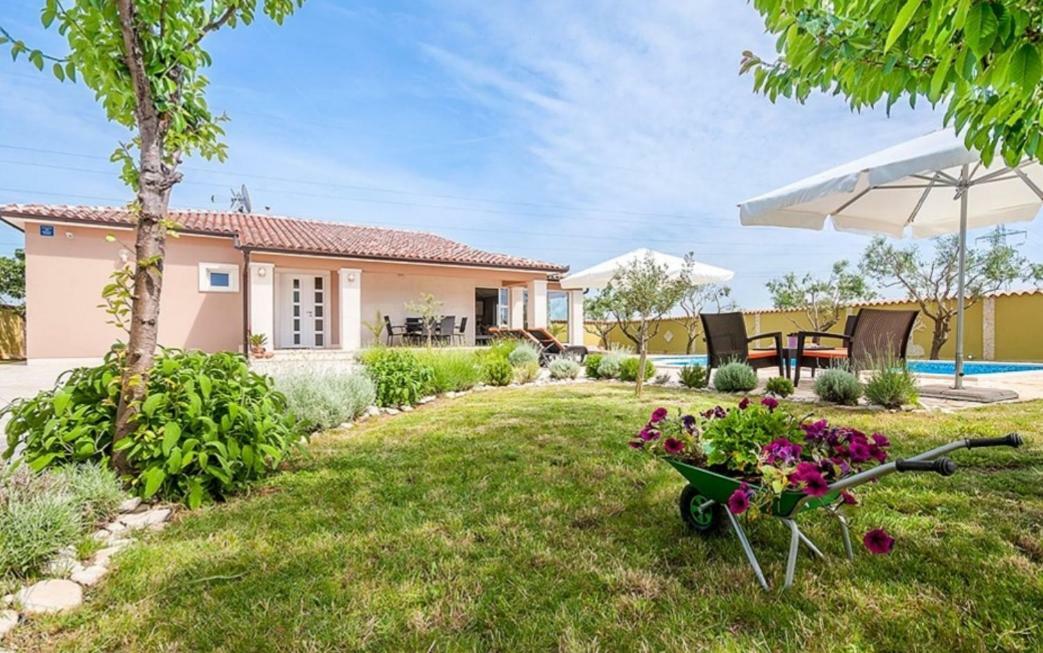 Villa Zafirah Pula Buitenkant foto